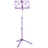 Notový stojan stabilní konstrukce ve fialovém provedení s protiskluzovými gumovými nožkami a robustními upínacími šrouby. Výška stojanu je nastavitelná v rozmezí 65 - 130 cm, délka ve složeném stavu pouhých 48 cm, plocha pro noty 47 x 25 cm, hmotnost 1,3 kg.