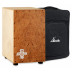 Cajon s 3 mm úderovou deskou z Hard Wood. Vyvážený, suchý zvuk s výraznou basovou složkou, 9 mm březové tělo 7 vrstev. Výška 48 cm, včetně obalu.